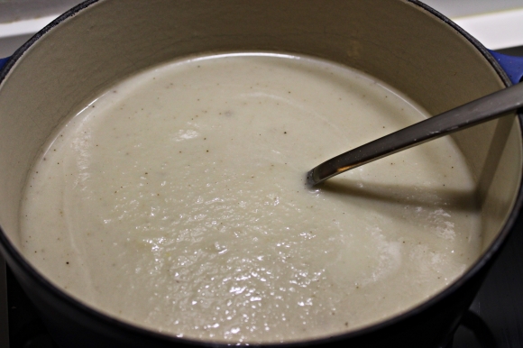 blomkålsjordskokkesuppe - færdig suppe i gryde, november 2012